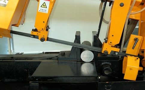 泸溪数控带锯床自动送料精度会出现偏差吗？