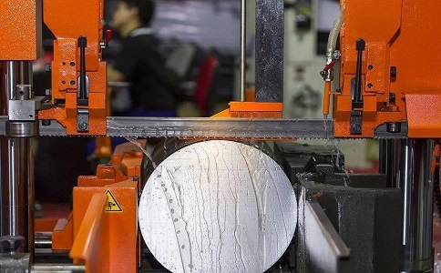 泸溪立式金属带锯床切削出现跑带故障解决方法！